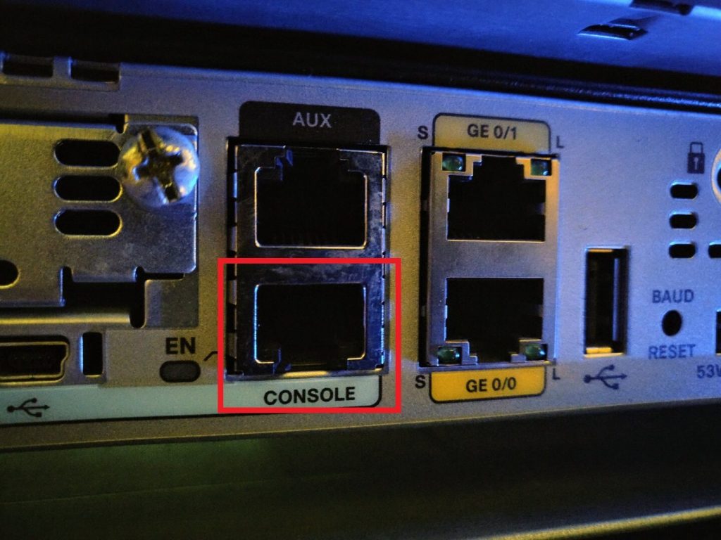 Cómo conectarse a un router Cisco por consola - Alex Ariza